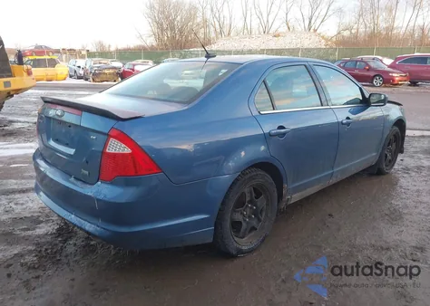 2010 Ford Fusion Se z USA, uszkodzony, nr VIN 3FAHP0HG8AR352346